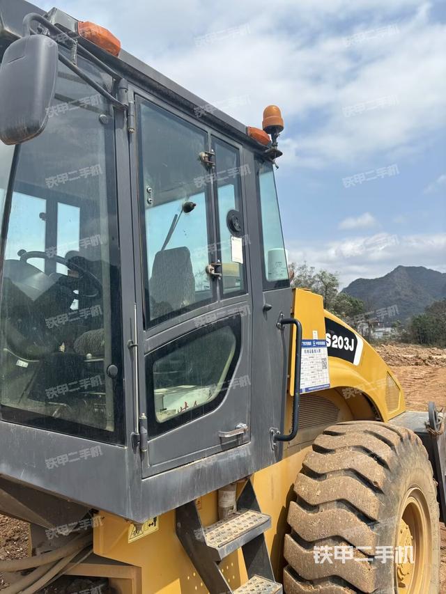 后玻璃角標（壓路機駕駛室）