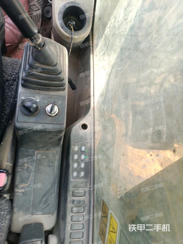 座椅右側控制臺/鑰匙門/油門/含右手柄（駕駛室部分）