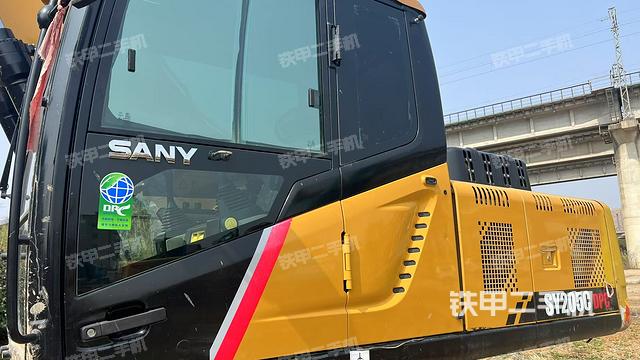 駕駛室左前45度（駕駛室部分）