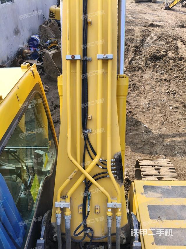 大臂背部俯視（工作和回轉(zhuǎn)裝置）