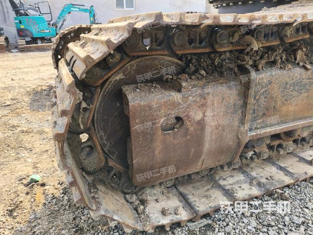 右驅(qū)動輪（行走機(jī)構(gòu)）