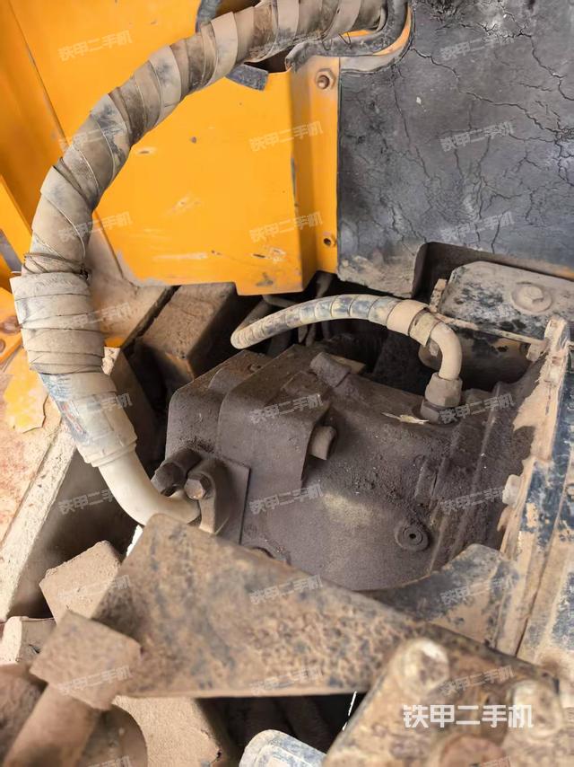 液壓泵艙室正面整體（整機(jī)外觀）