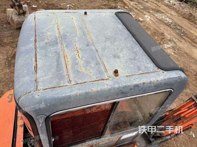 驾驶室顶部（整机外观）