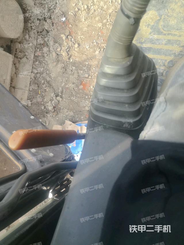 座椅右側(cè)控制臺/鑰匙門/油門/含右手柄（駕駛室部分）