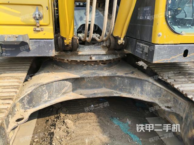 轉(zhuǎn)盤(pán)和下車(chē)架正前（工作和回轉(zhuǎn)裝置）