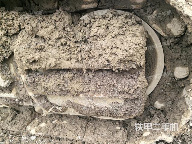 左驅(qū)動輪（行走機構(gòu)）