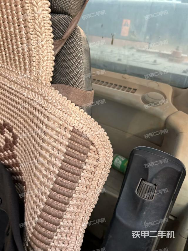 后窗玻璃角標（駕駛室部分）