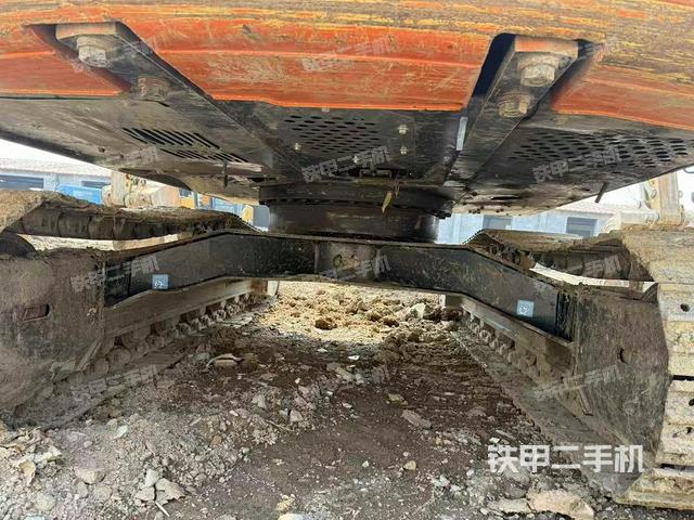 單側(cè)履帶整體（整機(jī)外觀）