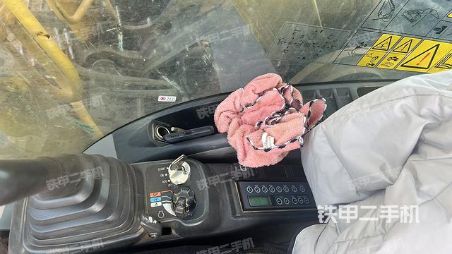 座椅右側(cè)控制臺(tái)/鑰匙門/油門/含右手柄（駕駛室部分）