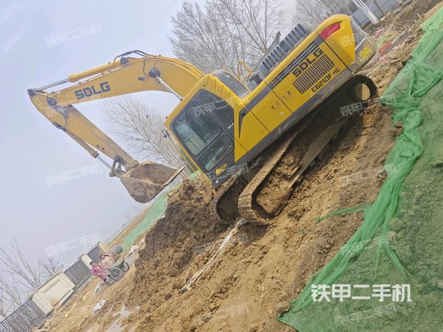 駕駛室頂部(整機外觀) 駕駛室頂部(整機外觀)