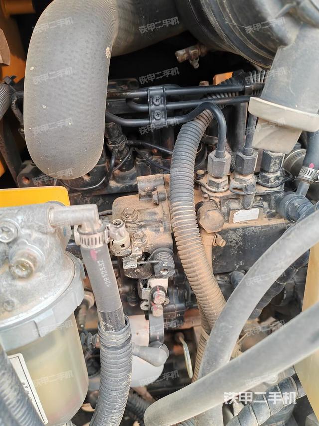 液壓泵艙室正面整體(整機(jī)外觀) 液壓泵艙室正面整體(整機(jī)外觀)