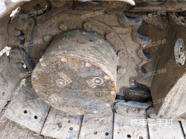 左驅(qū)動輪（行走機構(gòu)）