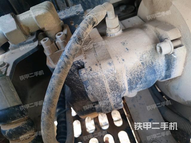 液壓泵艙室正面整體(整機外觀) 液壓泵艙室正面整體(整機外觀)