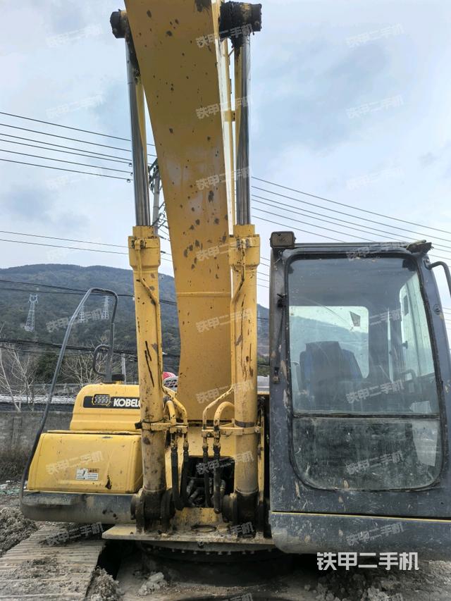 大臂油缸整體?豎拍(工作和回轉(zhuǎn)裝置) 大臂油缸整體?豎拍(工作和回轉(zhuǎn)裝置)