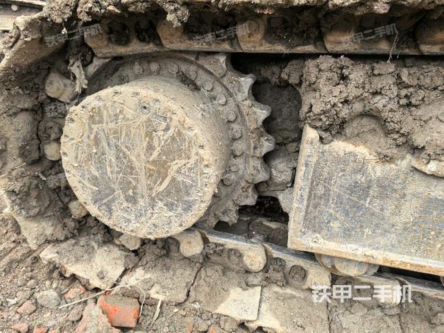 右驅(qū)動輪（行走機構(gòu)）