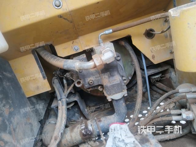 液壓泵艙室正面整體(整機外觀) 液壓泵艙室正面整體(整機外觀)