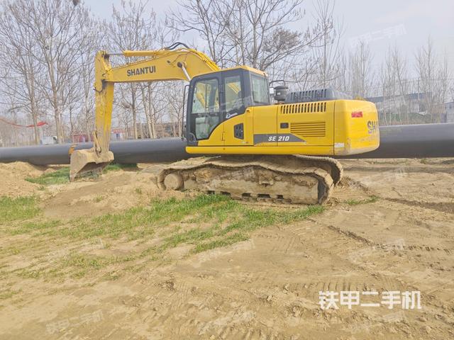 駕駛室整體(整機外觀) 駕駛室整體(整機外觀)