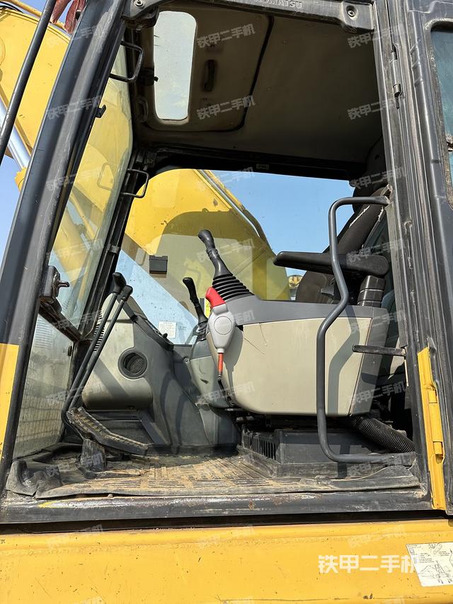 駕駛室整體（整機外觀）