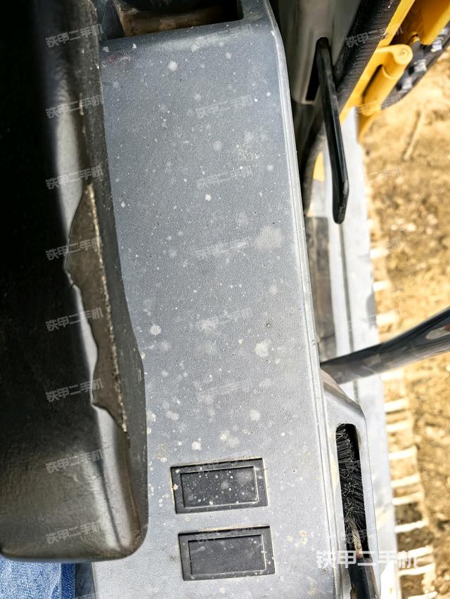 座椅右側(cè)控制臺/鑰匙門/油門/含右手柄（駕駛室部分）