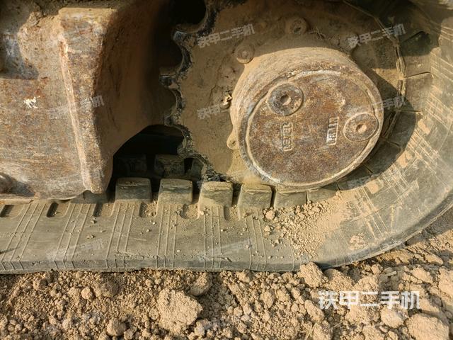 左驅(qū)動輪（行走機構(gòu)）