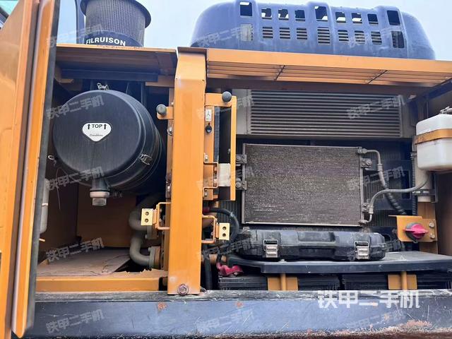 散熱器正面(大件艙室) 散熱器正面(大件艙室)