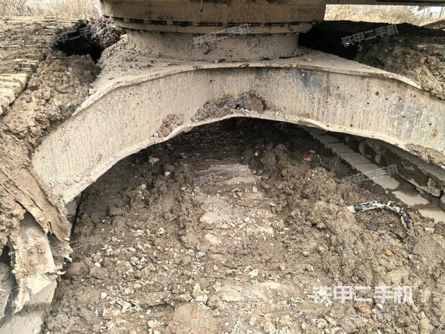 轉(zhuǎn)盤和下車架正前（工作和回轉(zhuǎn)裝置）