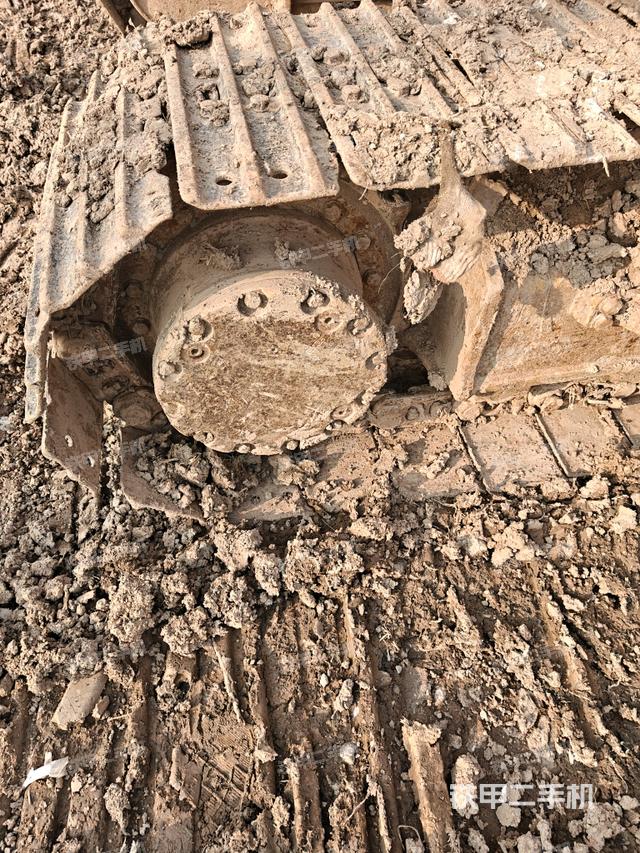 左驅(qū)動輪（行走機構(gòu)）