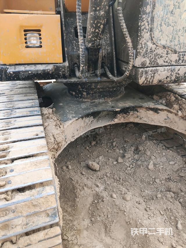 轉(zhuǎn)盤和下車架正前（工作和回轉(zhuǎn)裝置）