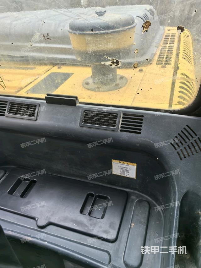 后窗玻璃角標(biāo)(駕駛室部分) 后窗玻璃角標(biāo)(駕駛室部分)