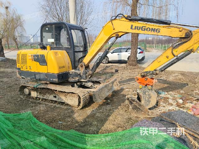 駕駛室整體(整機外觀) 駕駛室整體(整機外觀)