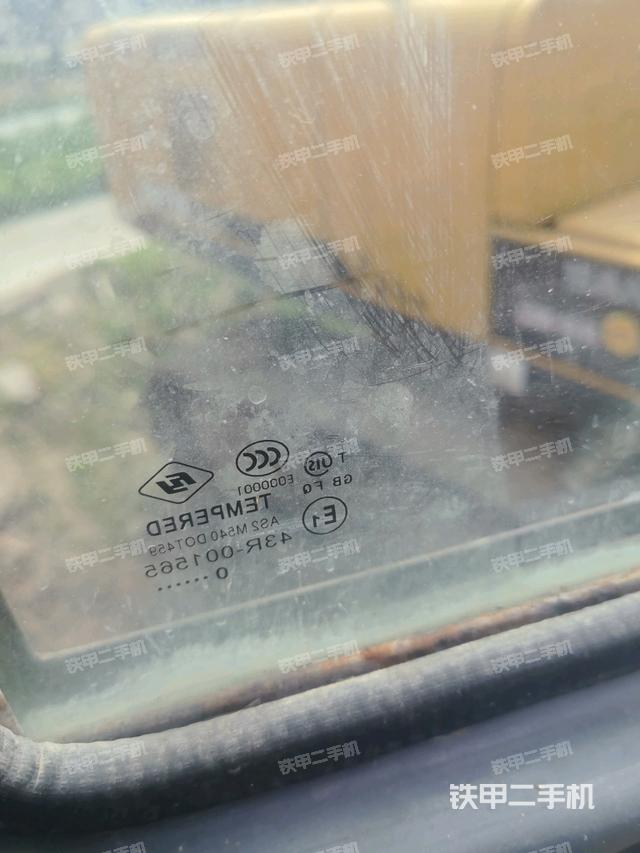 左后方玻璃角標（駕駛室部分）