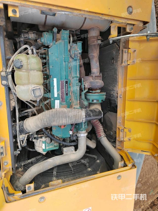 發(fā)動機(jī)整體俯視(整機(jī)外觀) 發(fā)動機(jī)整體俯視(整機(jī)外觀)