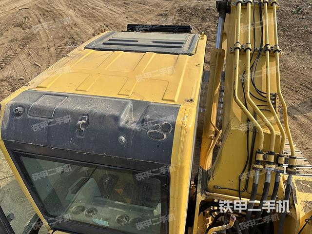 駕駛室頂部（整機外觀）