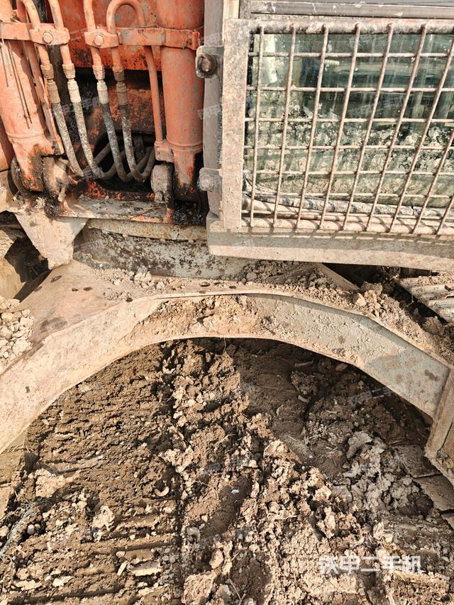 轉(zhuǎn)盤和下車架正前（工作和回轉(zhuǎn)裝置）