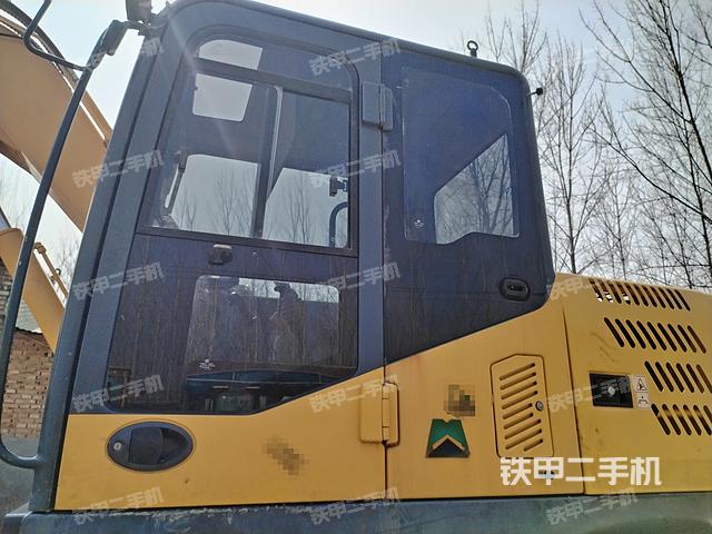 駕駛室整體(整機(jī)外觀) 駕駛室整體(整機(jī)外觀)
