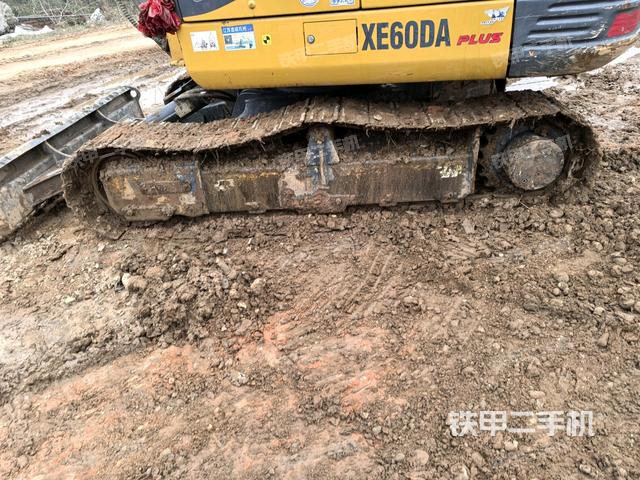 單側(cè)履帶整體（整機(jī)外觀）