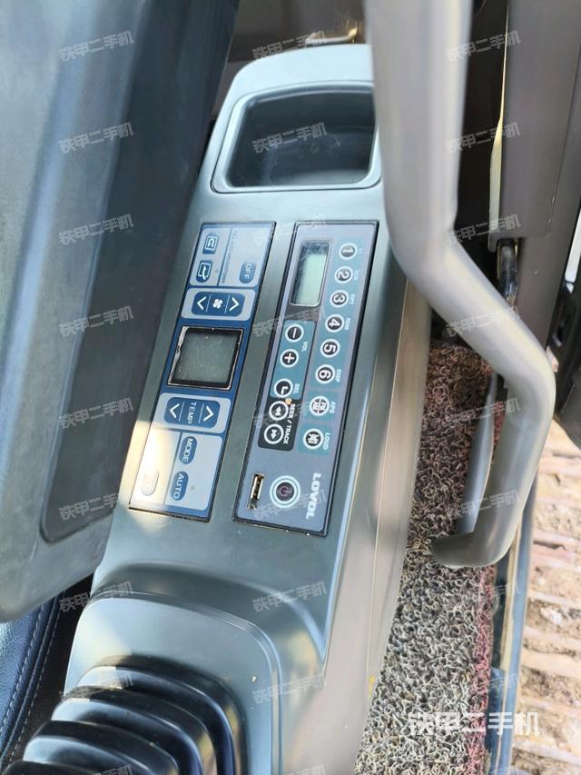 座椅右側(cè)控制臺/鑰匙門/油門/含右手柄（駕駛室部分）