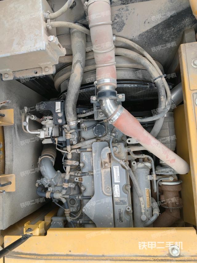 發(fā)動(dòng)機(jī)室（上車部件）