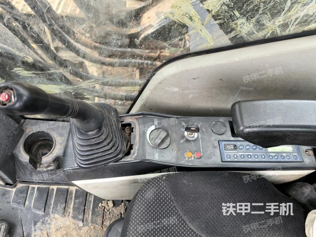 座椅右側(cè)控制臺/鑰匙門/油門/含右手柄（駕駛室部分）