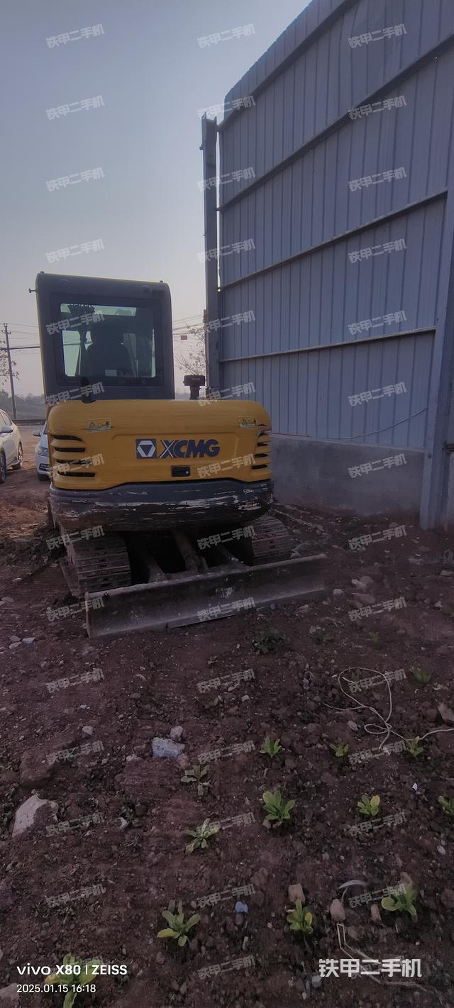 駕駛室頂部(整機(jī)外觀) 駕駛室頂部(整機(jī)外觀)