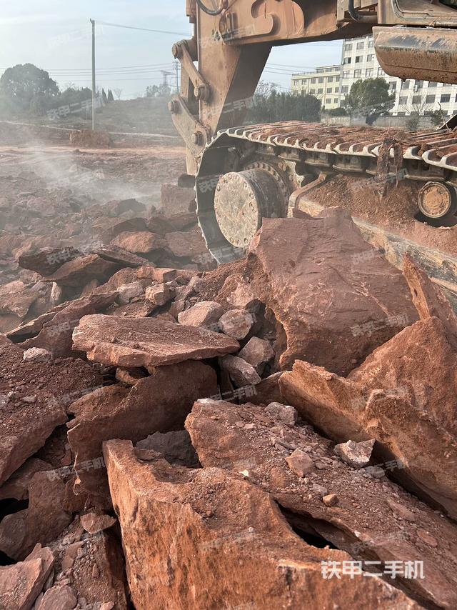 右驅(qū)動輪（行走機構(gòu)）