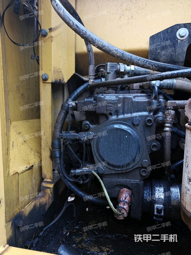 液壓泵艙室正面整體（整機(jī)外觀）