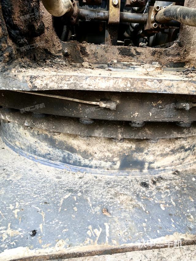 轉(zhuǎn)盤和下車架正前（工作和回轉(zhuǎn)裝置）