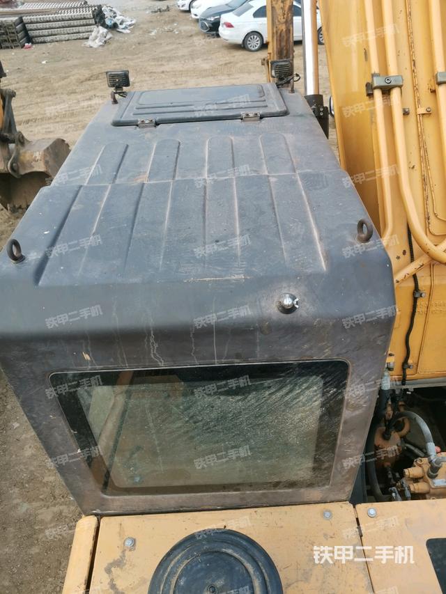 駕駛室頂部（整機外觀）