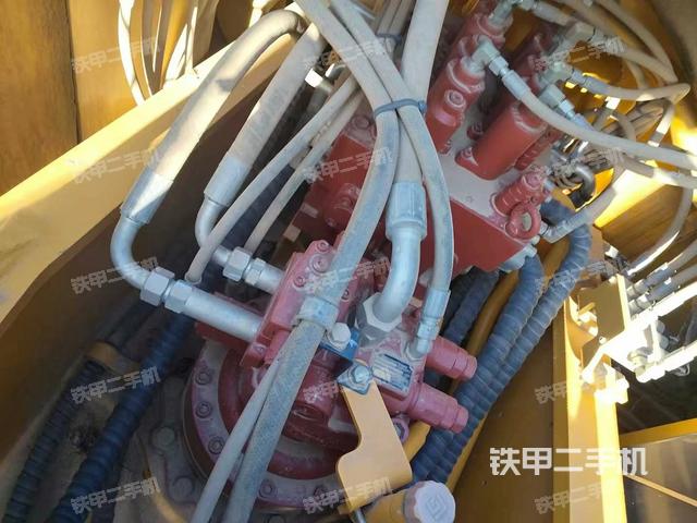 回轉(zhuǎn)馬達和主控閥（整機外觀）