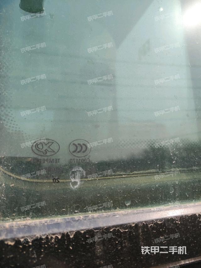 后窗玻璃角標（駕駛室部分）