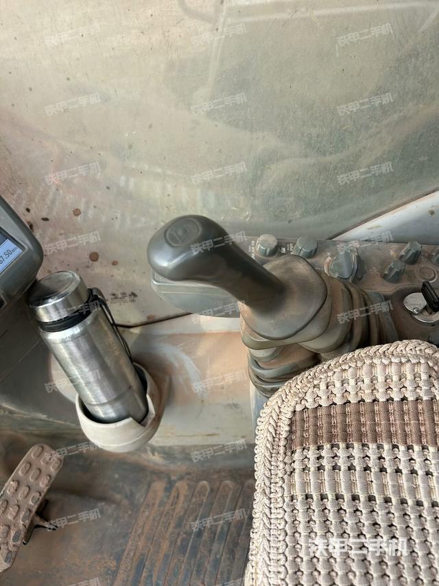 座椅左側(cè)控制臺/音響/含左手柄（駕駛室部分）