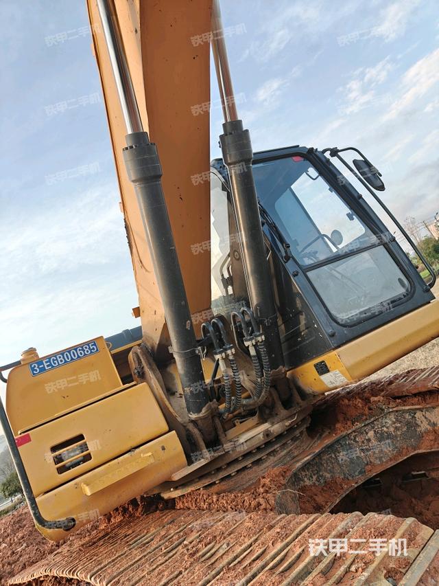 大臂背部俯視（工作和回轉(zhuǎn)裝置）