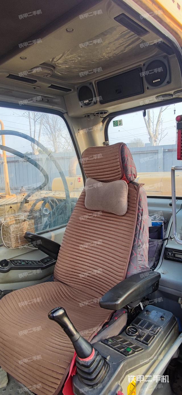 駕駛室整體（整機外觀）