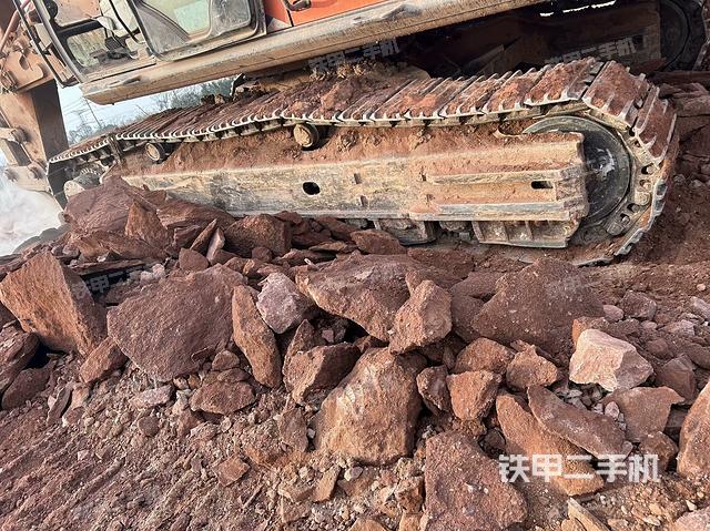 左驅(qū)動輪（行走機構(gòu)）